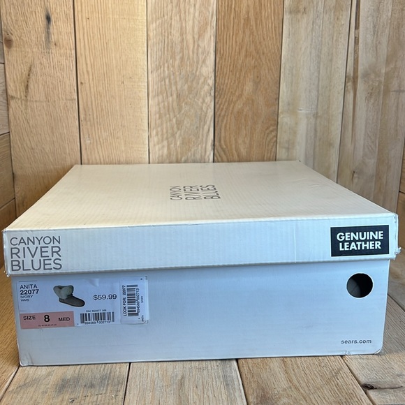 Women's Canyon River Blues Anita Ivory Leather Boots - Picture 12 of 13